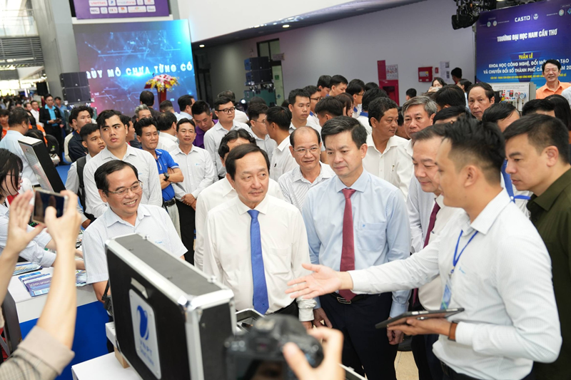 Không gian Triển lãm CASTID 2025 thu hút đông đảo khách tham quan